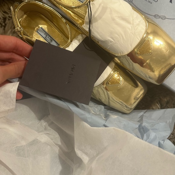 Brand new delicious patent metallic gold Prada shoes in box with cards - Picture 3 of 5